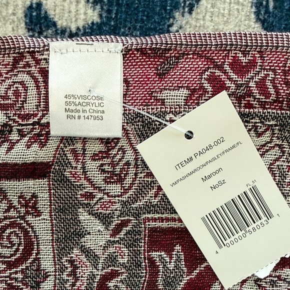 Elegant Paisley Scarf Set - Red and Blue - Picture 2 of 12